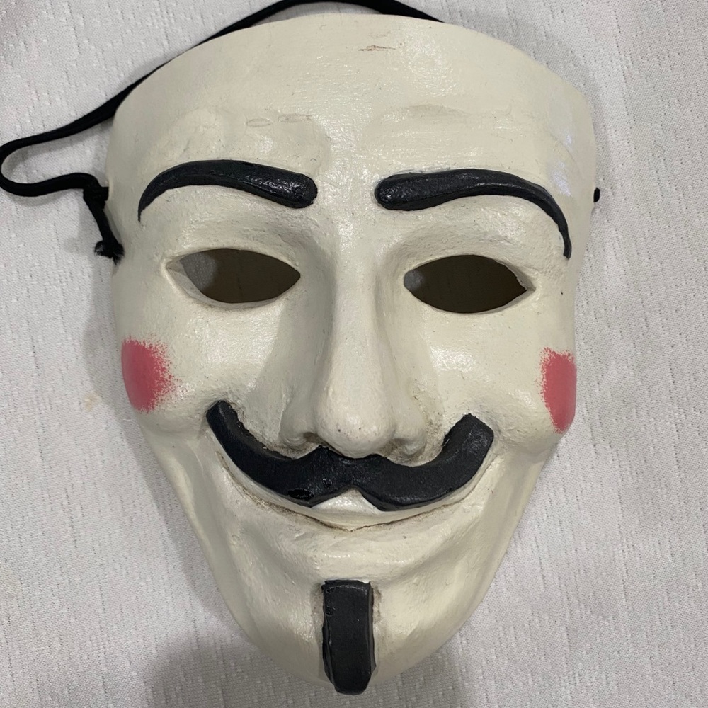 Ceramic Glow in the Dark Vendetta Mask Decor